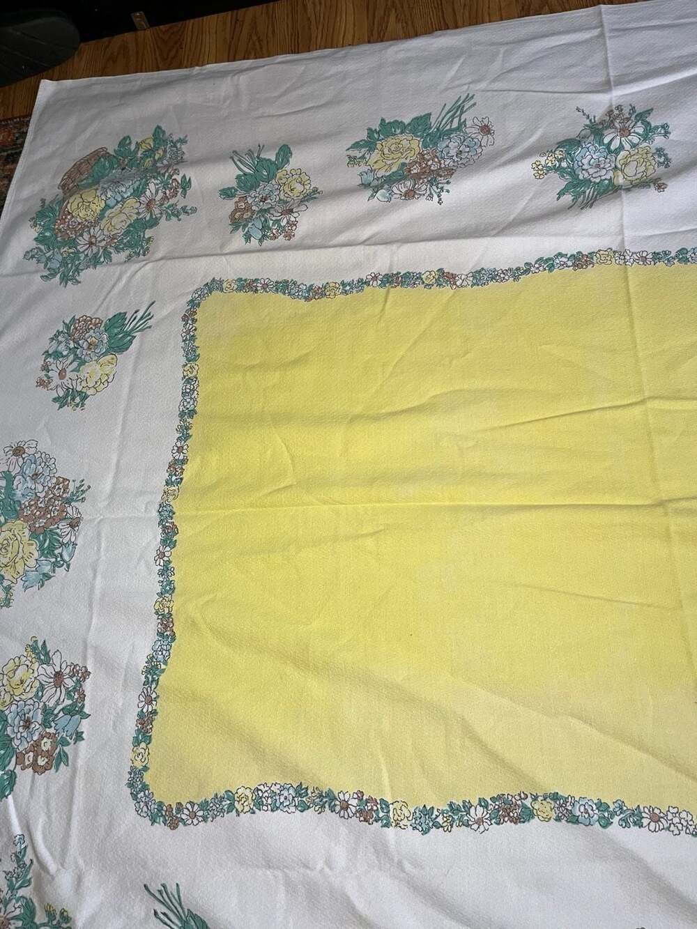 Vintage Floral Basket Yellow Center Tablecloth cottagecore - Picture 5 of 8